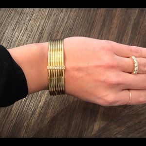 NEW 18k gold gucci  bracelet with diamond bar.